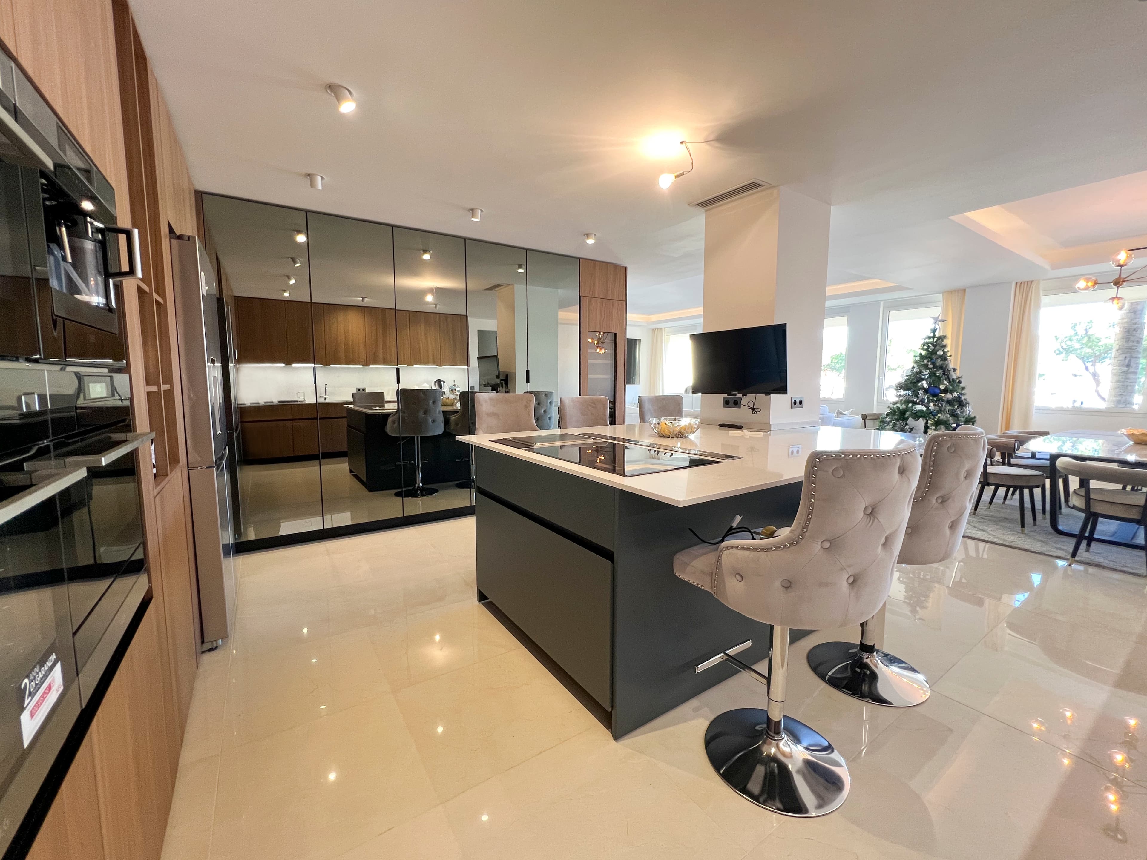 Apartment Heracles Palace, view 6