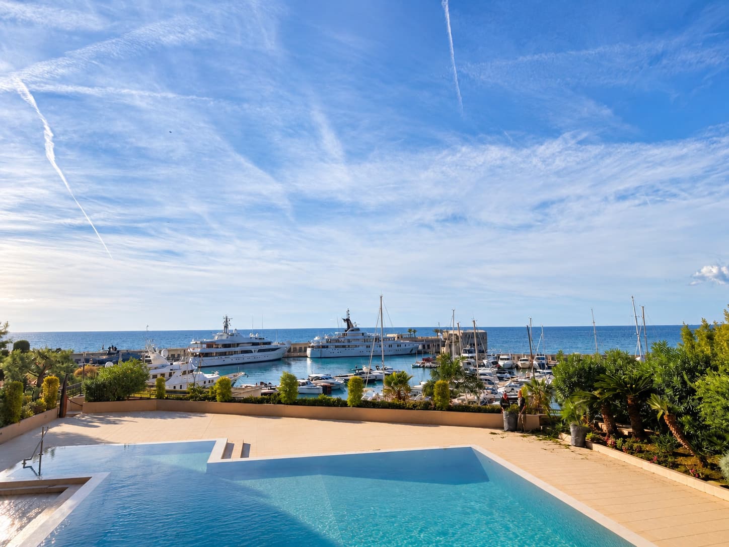 Off Market · Les Terrasses Du Port | Élégant Appartement Avec Vue Mer, vue 2