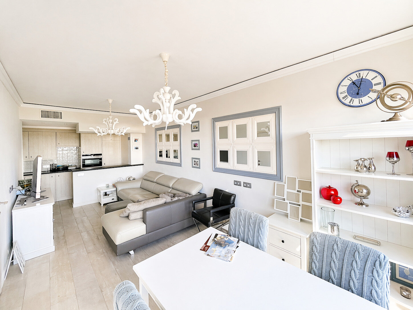 APARTMENT MILLENIUM : 2/9